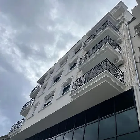 Room21 Free Garage Apartman