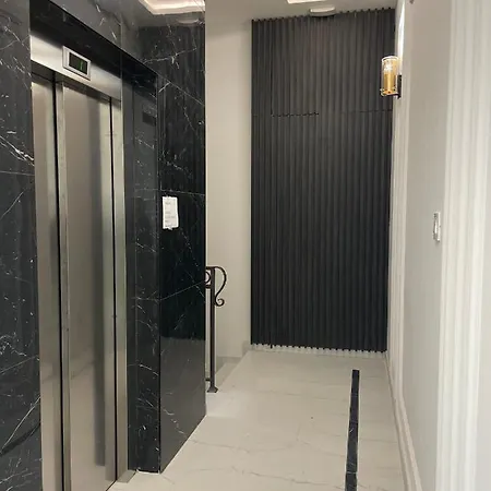 Room21 Free Garage *