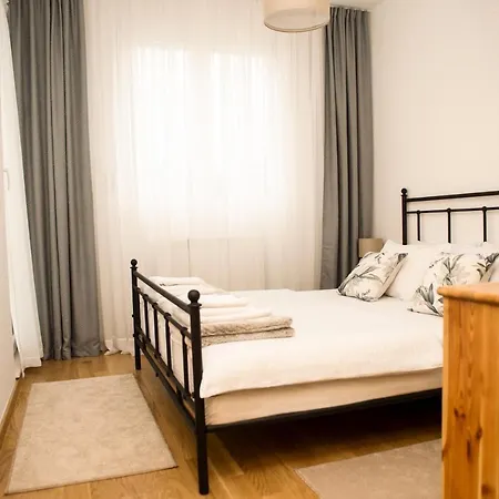 Room21 Free Garage *