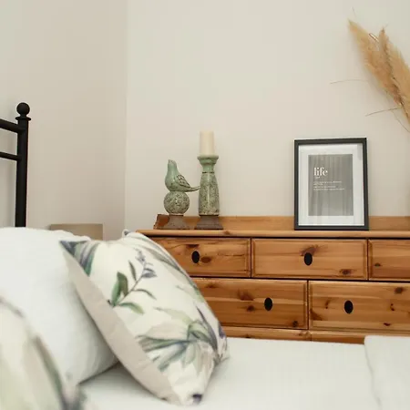 Room21 Free Garage Apartman