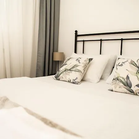 Room21 Free Garage *