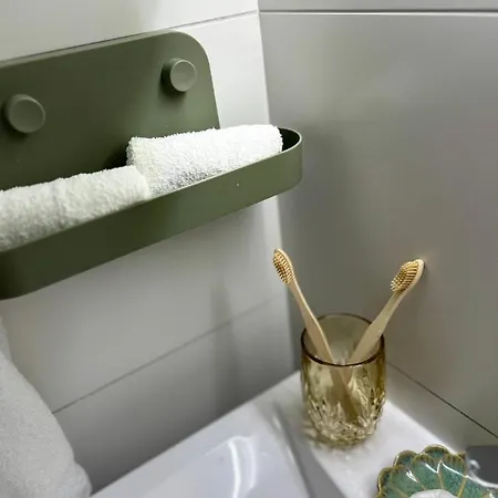 Room21 Free Garage Apartman