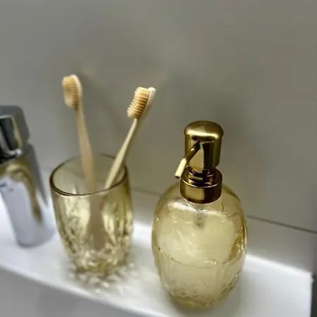 Room21 Free Garage *